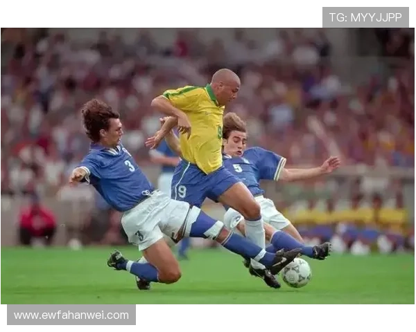 足球巨星经典瞬间集锦 打造属于他的标志性风采与荣耀时刻